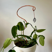 Load image into Gallery viewer, Copper Wander Leaf Plant Stick, Plant Leaf Charm Stake